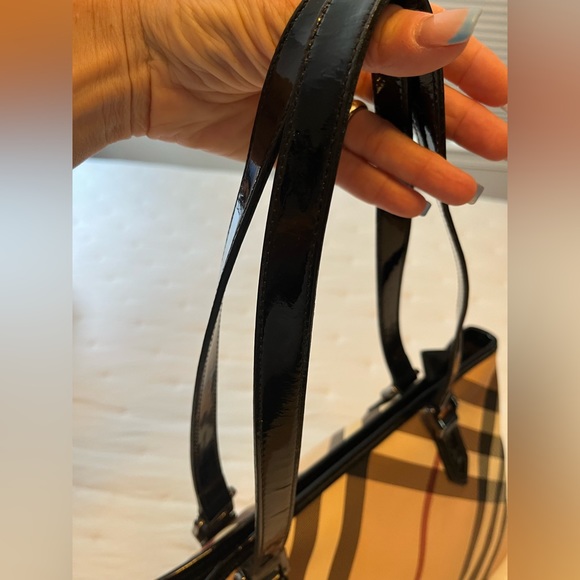 SALE 🖤 Burberry Coated Canvas/Patent Leather Tote - Picture 4 of 16